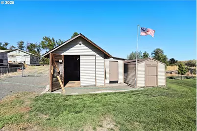 407 SW Fourth St, Grass Valley, OR 97029 - Photo 31