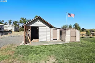 407 SW 4th St, Grass Valley, OR 97029 - Photo 31