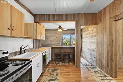 407 SW Fourth St, Grass Valley, OR 97029 - Photo 13