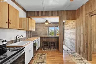 407 SW 4th St, Grass Valley, OR 97029 - Photo 13
