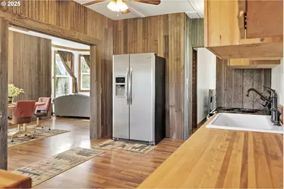 407 SW Fourth St, Grass Valley, OR 97029 - Photo 11