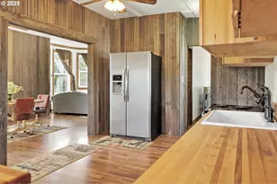 407 SW 4th St, Grass Valley, OR 97029 - Photo 11