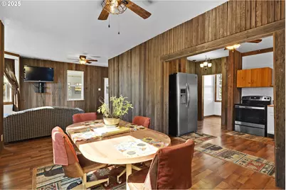 407 SW Fourth St, Grass Valley, OR 97029 - Photo 9