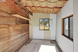 407 SW 4th St, Grass Valley, OR 97029 - Photo 35
