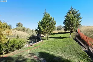 407 SW 4th St, Grass Valley, OR 97029 - Photo 37