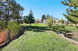 407 SW 4th St, Grass Valley, OR 97029 - Photo 3