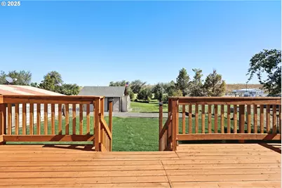 407 SW Fourth St, Grass Valley, OR 97029 - Photo 29