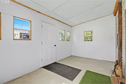 407 SW Fourth St, Grass Valley, OR 97029 - Photo 27