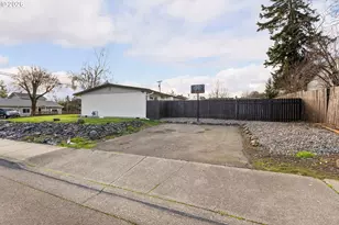 271 NW Sherry St, Winston, OR 97496 - Photo 27