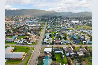 271 NW Sherry St, Winston, OR 97496 - Photo 31