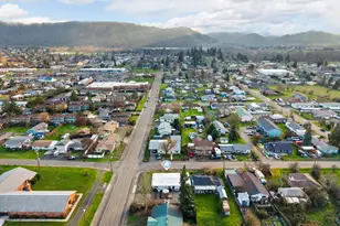 271 NW Sherry St, Winston, OR 97496 - Photo 31