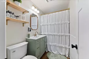 271 NW Sherry St, Winston, OR 97496 - Photo 21