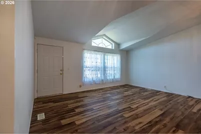 1707 13th St, North Bend, OR 97459 - Photo 3