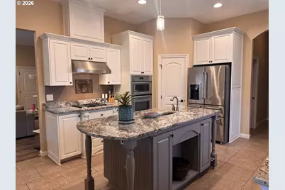 1220 Stonegate Dr, Medford, OR 97504 - Photo 17