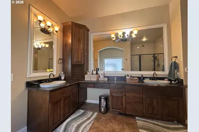 1220 Stonegate Dr, Medford, OR 97504 - Photo 27