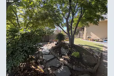 1220 Stonegate Dr, Medford, OR 97504 - Photo 47