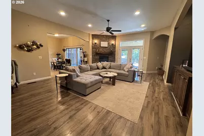 1220 Stonegate Dr, Medford, OR 97504 - Photo 13