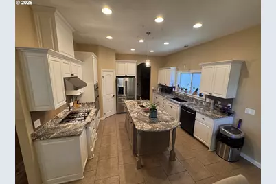 1220 Stonegate Dr, Medford, OR 97504 - Photo 15