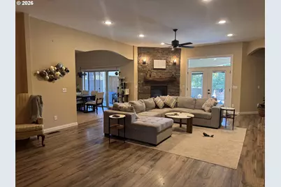 1220 Stonegate Dr, Medford, OR 97504 - Photo 9