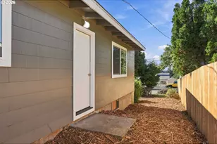 2353 Brussells St, North Bend, OR 97459 - Photo 21