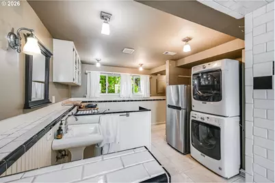 446 NE Ivy St, Portland, OR 97212 - Photo 13