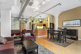 300 NW 8th Ave, Portland, OR 97209 - Photo 7