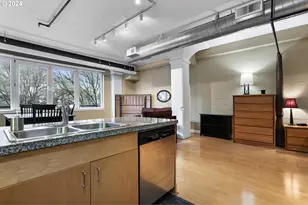 300 NW 8th Ave, Portland, OR 97209 - Photo 9