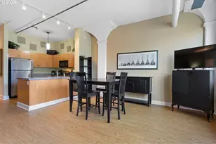 300 NW 8th Ave, Portland, OR 97209 - Photo 11