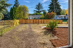 4225 NE Simpson St, Portland, OR 97218 - Photo 35