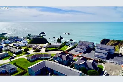 1251 Moore St #A, Brookings, OR 97415 - Photo 3