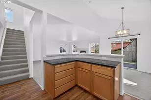 6006 SW View Point Terrace, Portland, OR 97239 - Photo 9