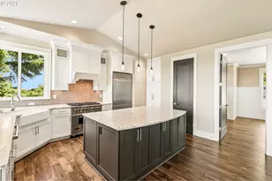 17547 Cherry Ct, Lake Oswego, OR 97034 - Photo 11