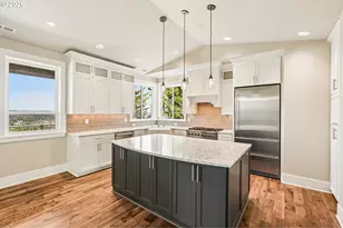 17547 Cherry Ct, Lake Oswego, OR 97034 - Photo 9