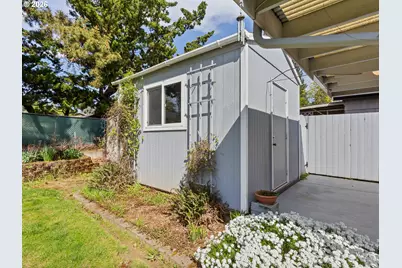 10445 SE Center St, Portland, OR 97266 - Photo 21