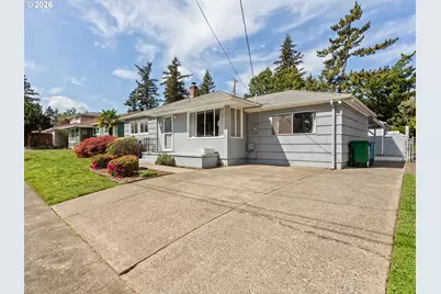 10445 SE Center St, Portland, OR 97266 - Photo 3