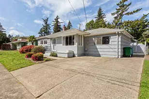 10445 SE Center St, Portland, OR 97266 - Photo 3