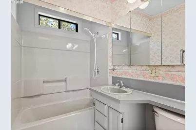 10445 SE Center St, Portland, OR 97266 - Photo 13