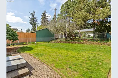 10445 SE Center St, Portland, OR 97266 - Photo 23