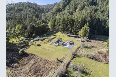 889 H Ave, Powers, OR 97466 - Photo 35