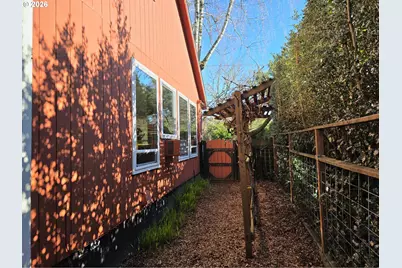 417 SE Roberts Ave, Gresham, OR 97080 - Photo 41