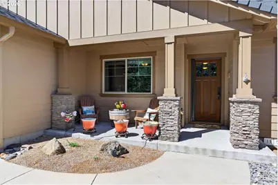 1141 S Creekside Dr NE, Sisters, OR 97759 - Photo 9
