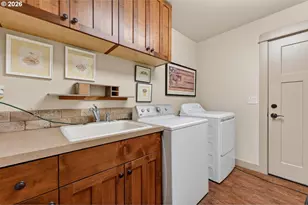 1141 S Creekside Dr NE, Sisters, OR 97759 - Photo 39