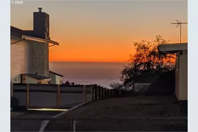 814 Paradise Ln, Brookings, OR 97415 - Photo 3