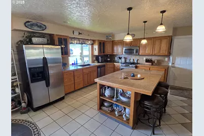 814 Paradise Ln, Brookings, OR 97415 - Photo 13