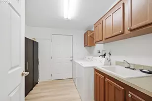 3220 Crescent Ave, Eugene, OR 97408 - Photo 29