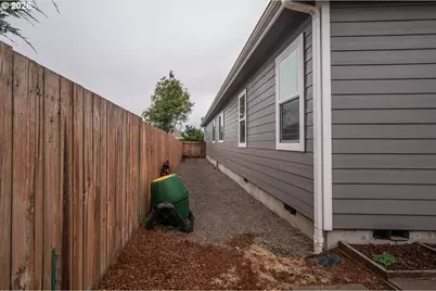 1930 Roosevelt St, North Bend, OR 97459 - Photo 41