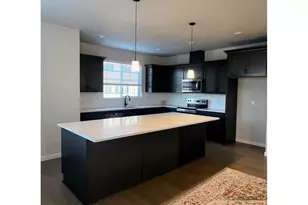 3310 SE Brookwood Ave, Hillsboro, OR 97123 - Photo 3