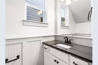 7466 N Polk Ave, Portland, OR 97203 - Photo 17