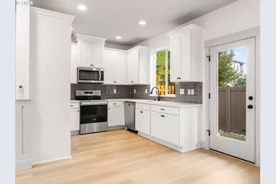 7466 N Polk Ave, Portland, OR 97203 - Photo 15