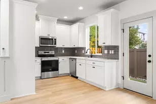 7466 N Polk Ave, Portland, OR 97203 - Photo 15